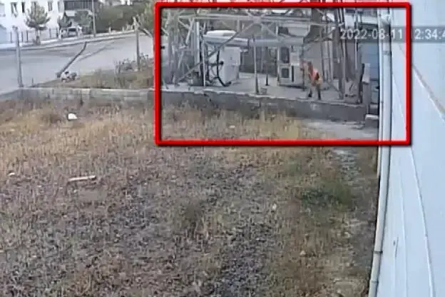 Film gibi hırsızlık! Gündüz vakti dikkat çekmemek için Ali Cengiz oyunu oynadılar