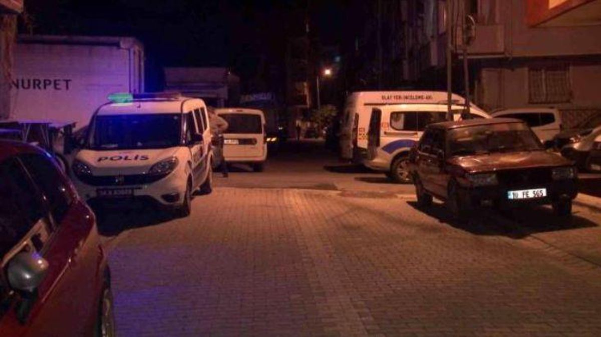 İstanbul'da ortakların alacak verecek kavgası cinayetle sonuçlandı! Cesedin başında bekledi