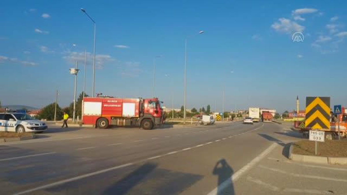 Çorum\'da kamyonla otobüsün çarpıştığı kazada 1 kişi yaralandı