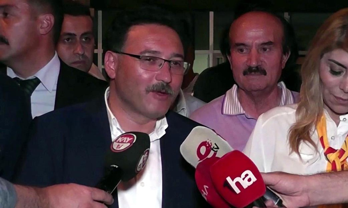 Kayseri Valisi Çiçek: "Kayserispor\'un kazanmasından çok mutlu oldum"