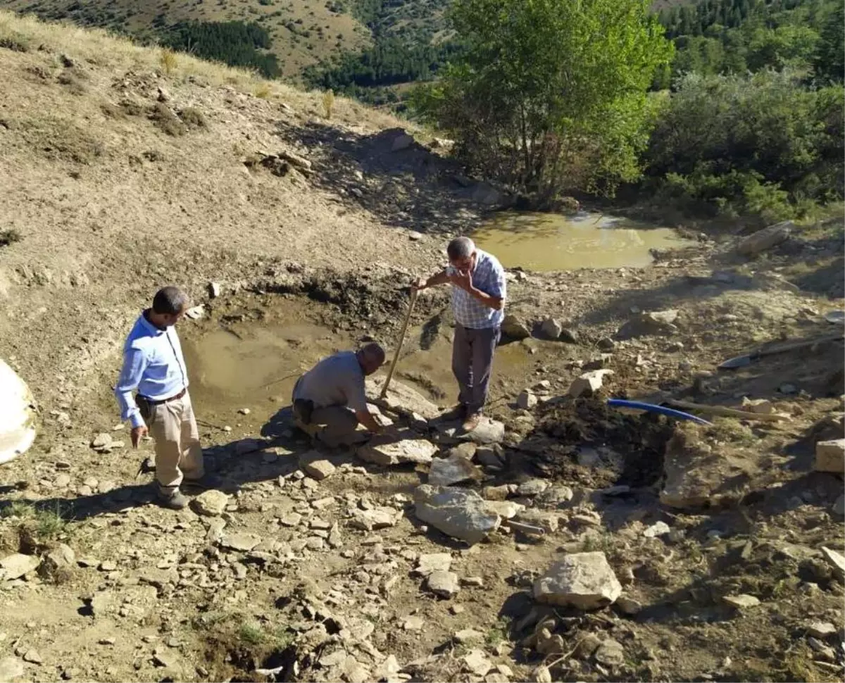 Kervansaray Dağı\'nda yaban hayvanları için oluklu çeşme yapıldı