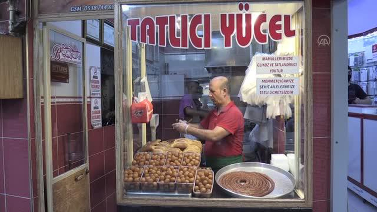 Küçük dükkanın "büyük kalpli" esnafı