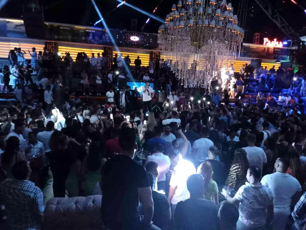 Mero\'nun sahne aldığı eğlence mekanı doldu taştı