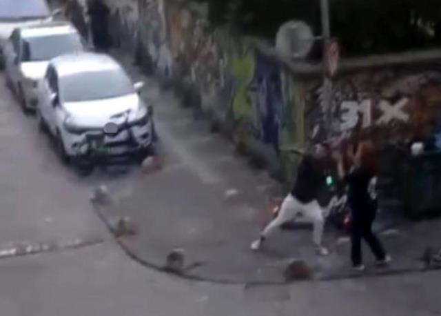 Sokakta yaşayan 2 sevgili, mahalleliyi canından bezdirdi! Son yaptıkları bardağı taşırdı Sokakta yaşayan 2 sevgili, mahalleliyi canından bezdirdi! Son yaptıkları bardağı taşırdı