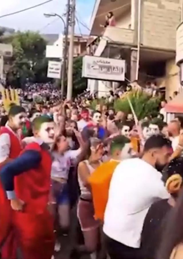 Suriye'nin Humus kentinde düzenlenen karnavaldan renkli görüntüler