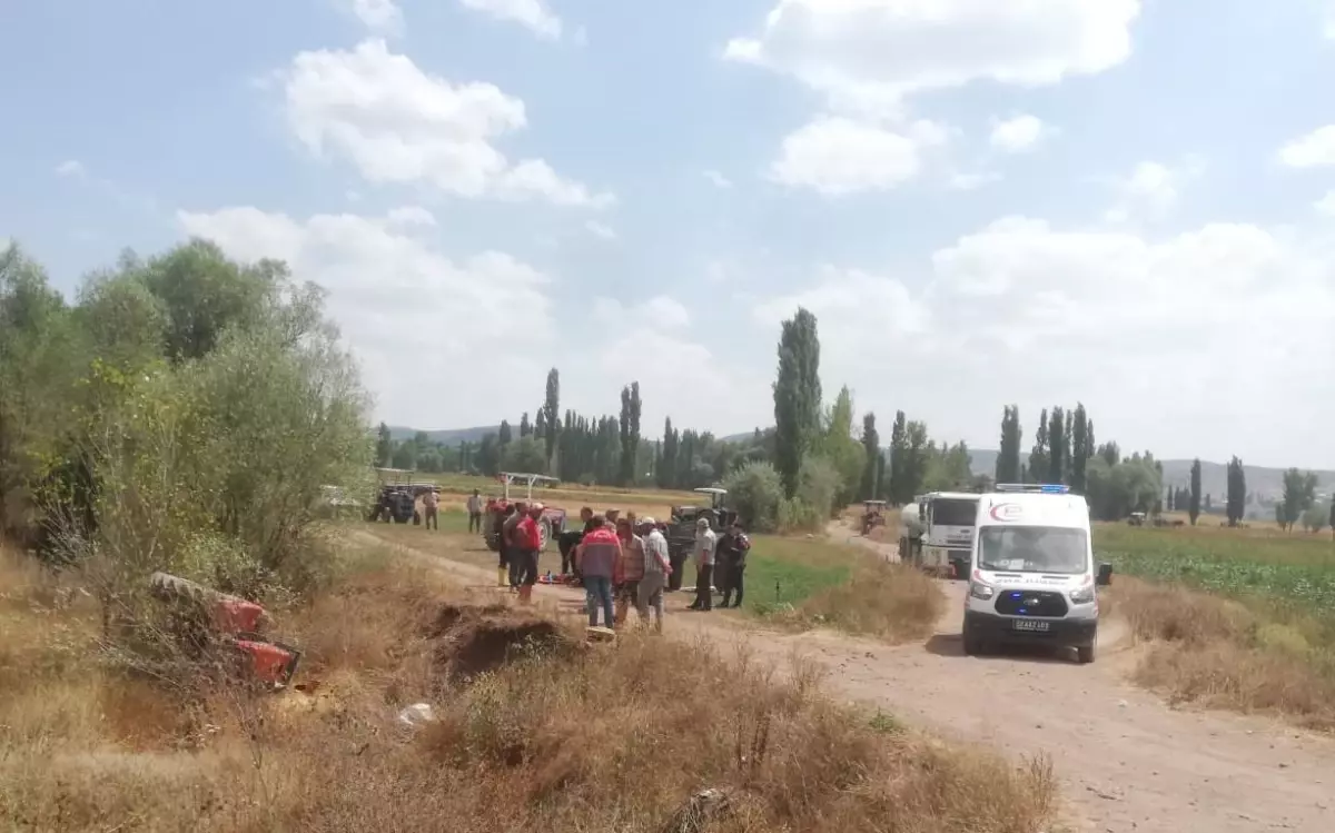 Tokat\'ta devrilen traktördeki 2 kişi yaralandı