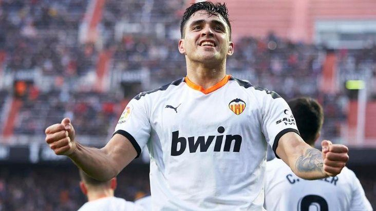 Transfer kısa süre içinde duyurulacak! Fenerbahçe, Maxi Gomez\'i 10 milyon euro bonservis ödeyerek kadrosuna kattı