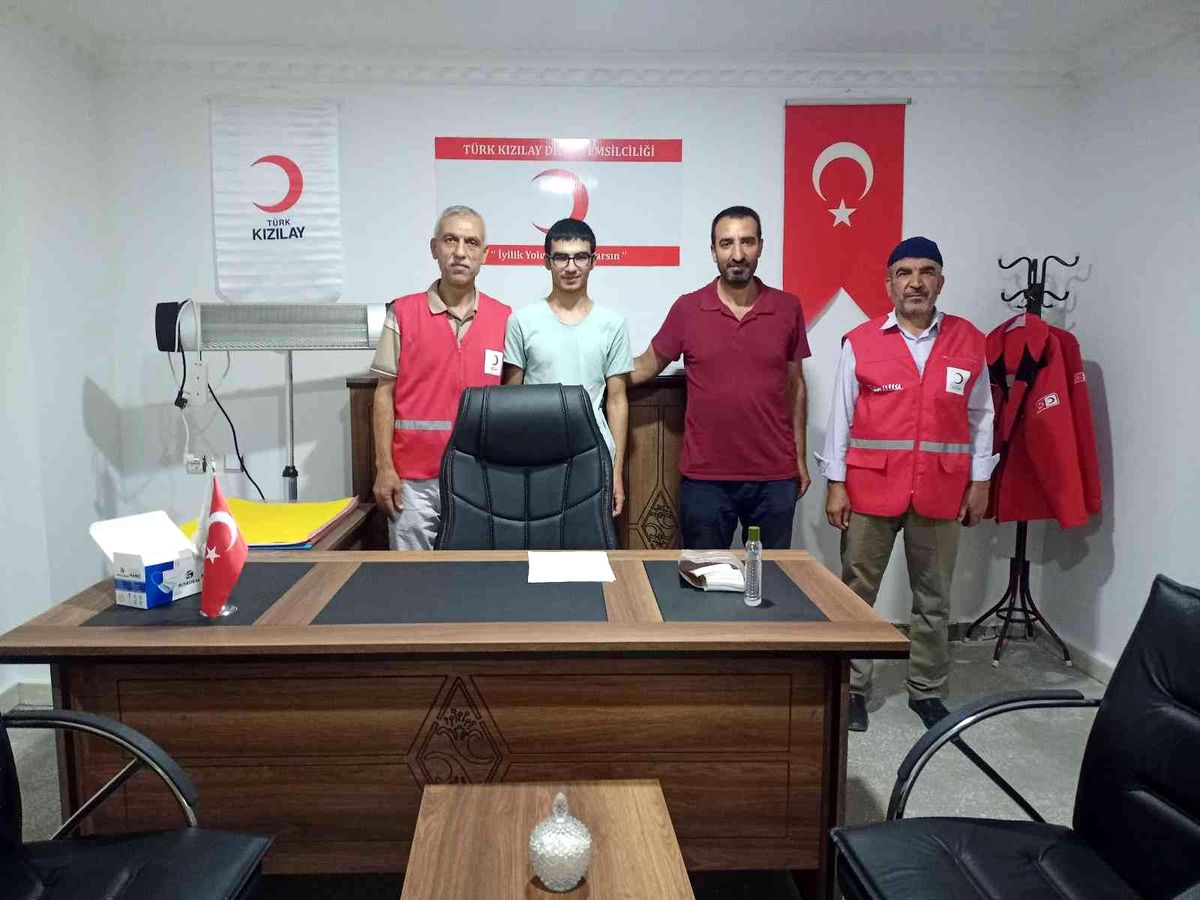 Türk Kızılay Dicle ilçe şubesinden başarılı öğrencilere burs