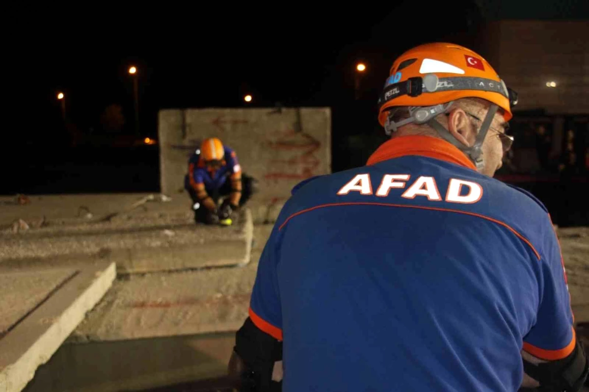 Ankara\'da gerçeği aratmayan deprem tatbikatı