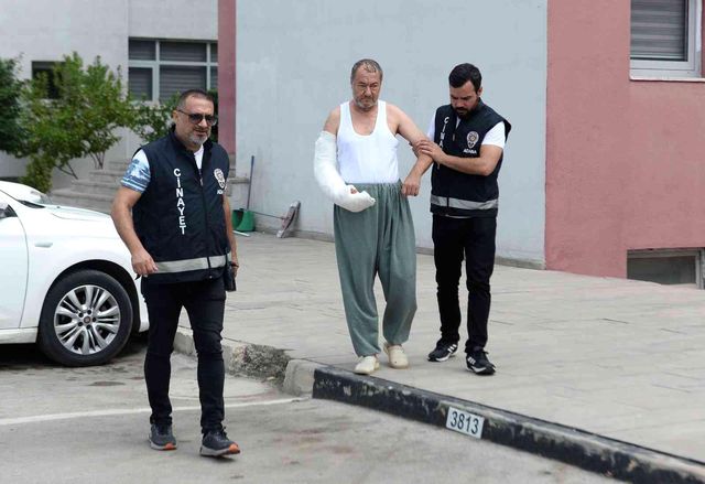 Annesini yastıkla boğarak öldürüp intihara kalkışan evladın sözleri kan dondurdu: Onu huzura erdirdim Annesini yastıkla boğarak öldürüp intihara kalkışan evladın sözleri kan dondurdu: Onu huzura erdirdim