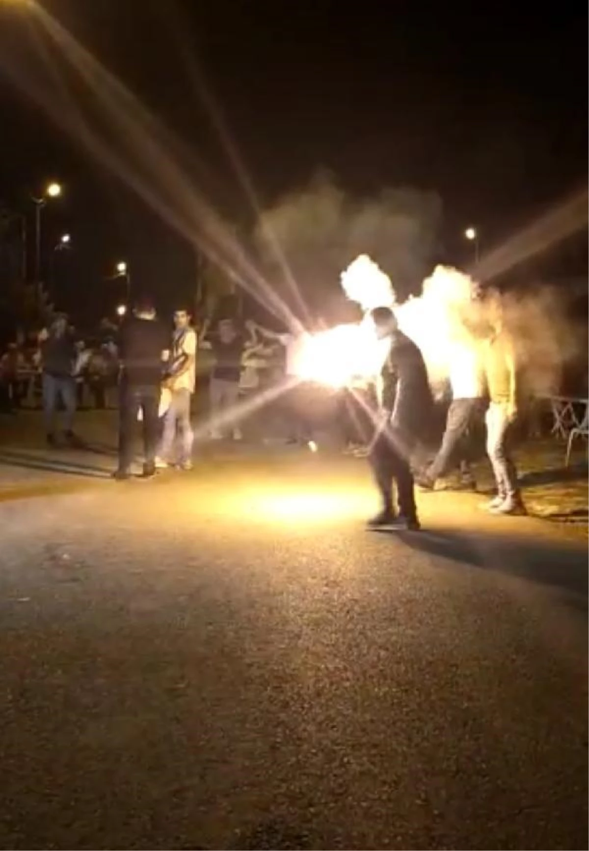 Bağcılar'da yapılan düğünde yakılan meşale patladı! Çok sayıda kişi yaralandı