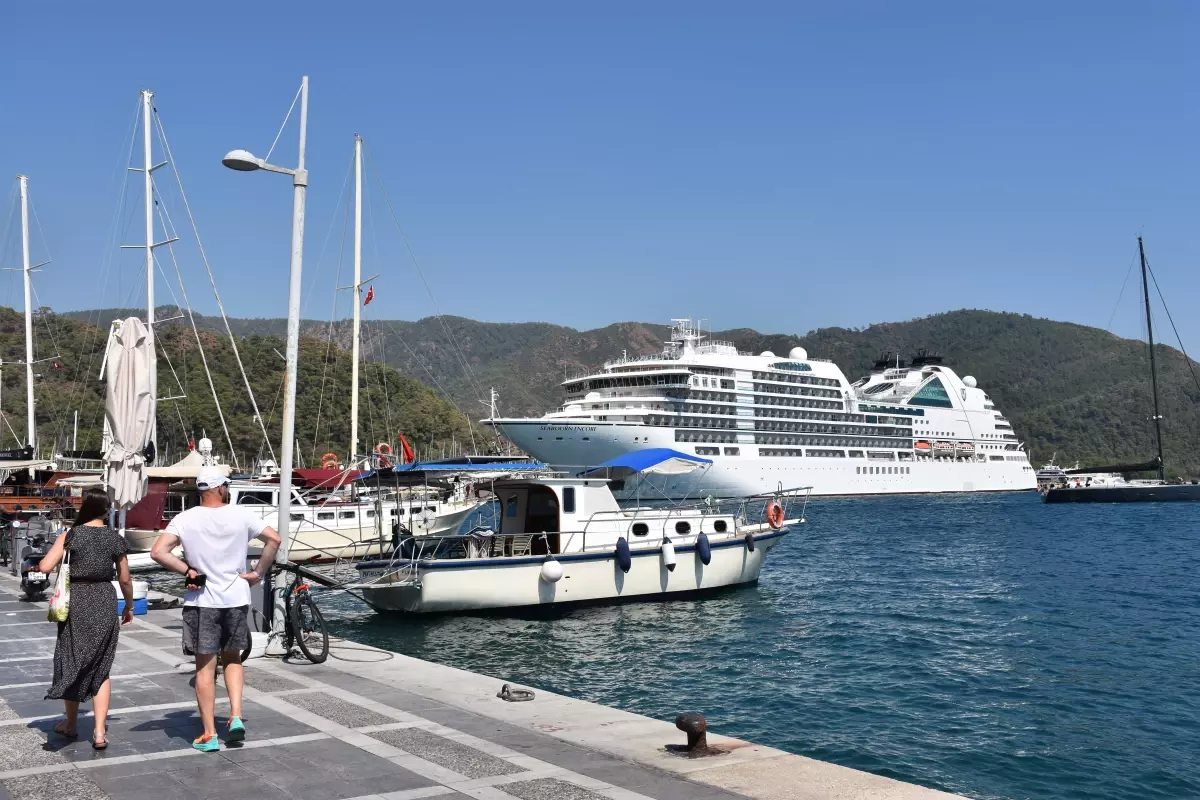 Bahama bandıralı kruvaziyer Seabourn Encore Marmaris\'e yanaştırıldı