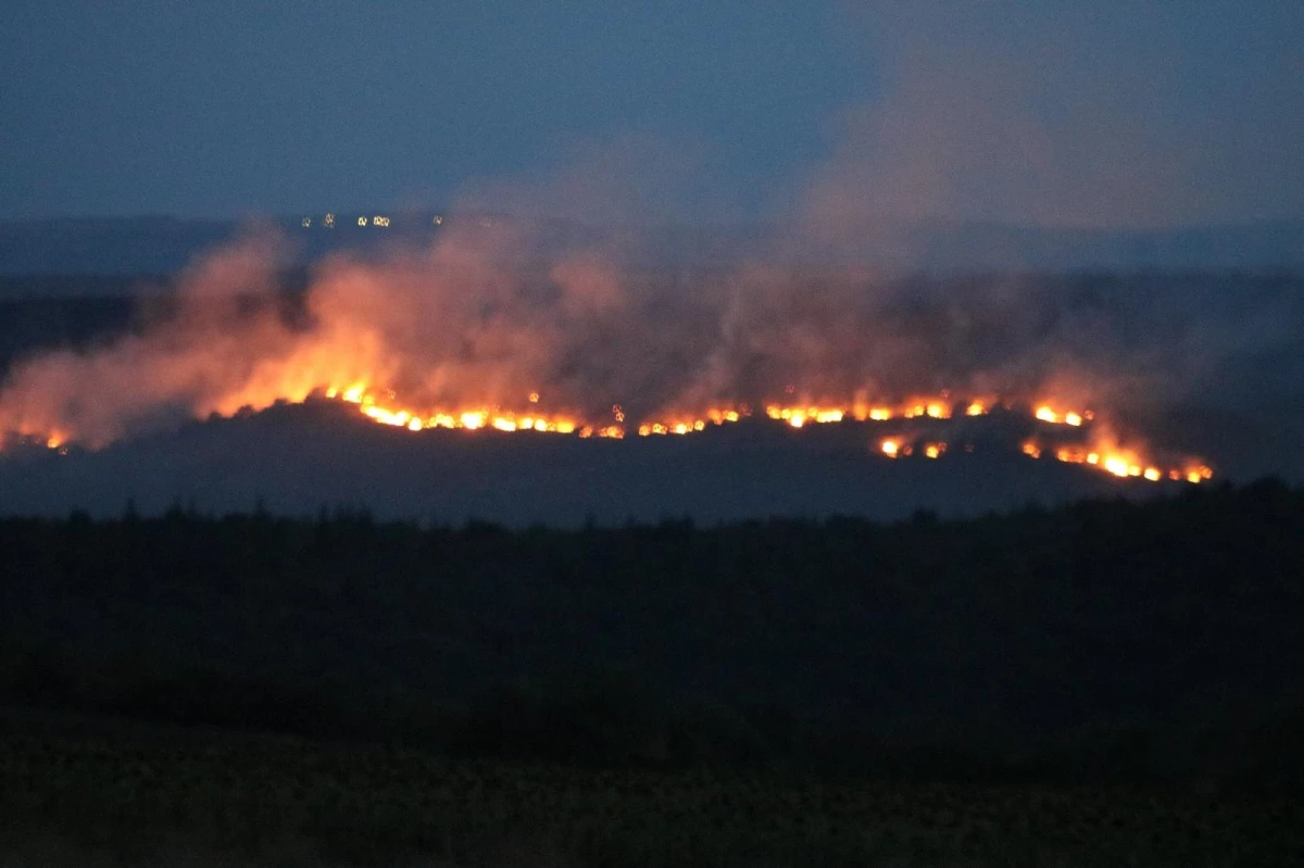 Bulgaristan\'da çıkan yangın Edirne\'nin sınır köylerine dayandı! Bölge halkı tedirgin...