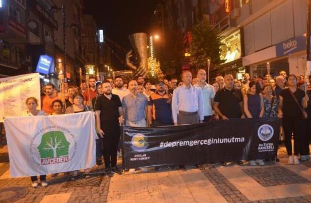 Bütün kalpler bir oldu! 17 Ağustos depreminde yaşamını yitirenler, saat 03.02'de anıldı