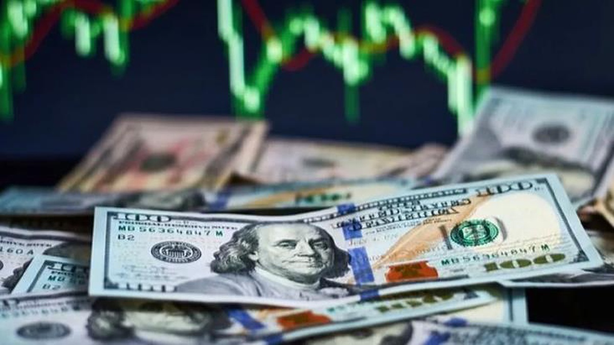 Güne yükselişle başlayan dolar 17,96 liradan alıcı buluyor