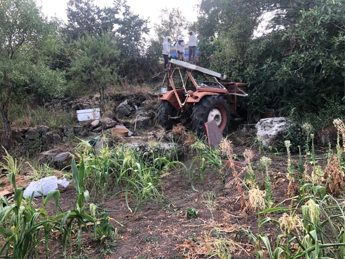 Dursunbey\'de devrilen traktörün altında kalan karı-koca hayatını kaybetti