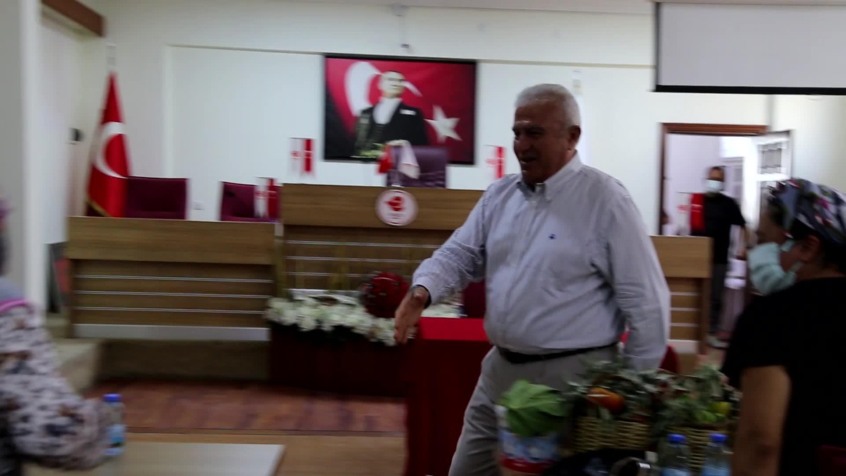 Jes Mücadelesini Kazanan Kadınlardan Efeler Belediye Başkanı Atay\'a Ziyaret