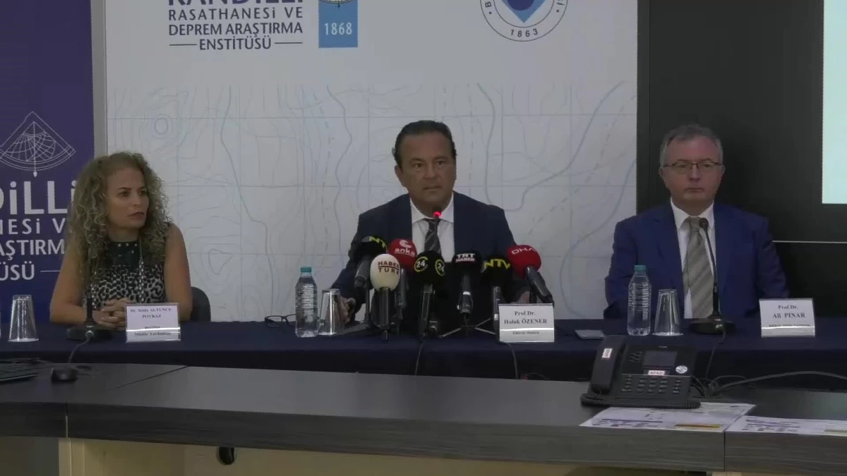 Kandilli Rasathanesi Müdürü Özener: Marmara\'da 7\'nin Üzerinde Bir Deprem Olacağını Öngörüyoruz Ama Ne Zaman Olacağını Bilmiyoruz