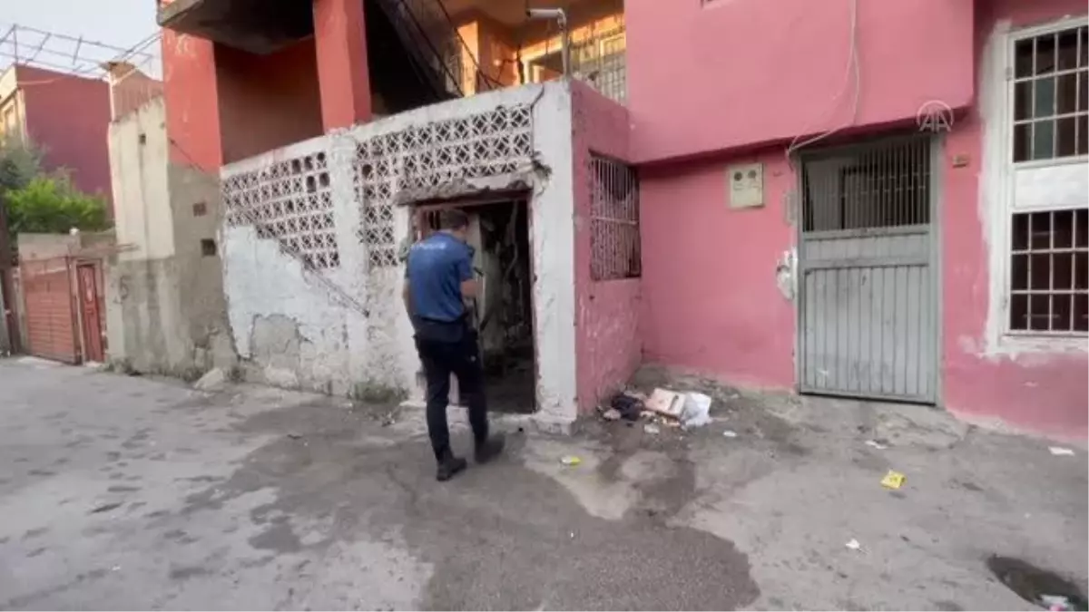 Adana\'da kundaklandığı ileri sürülen evde hasar oluştu
