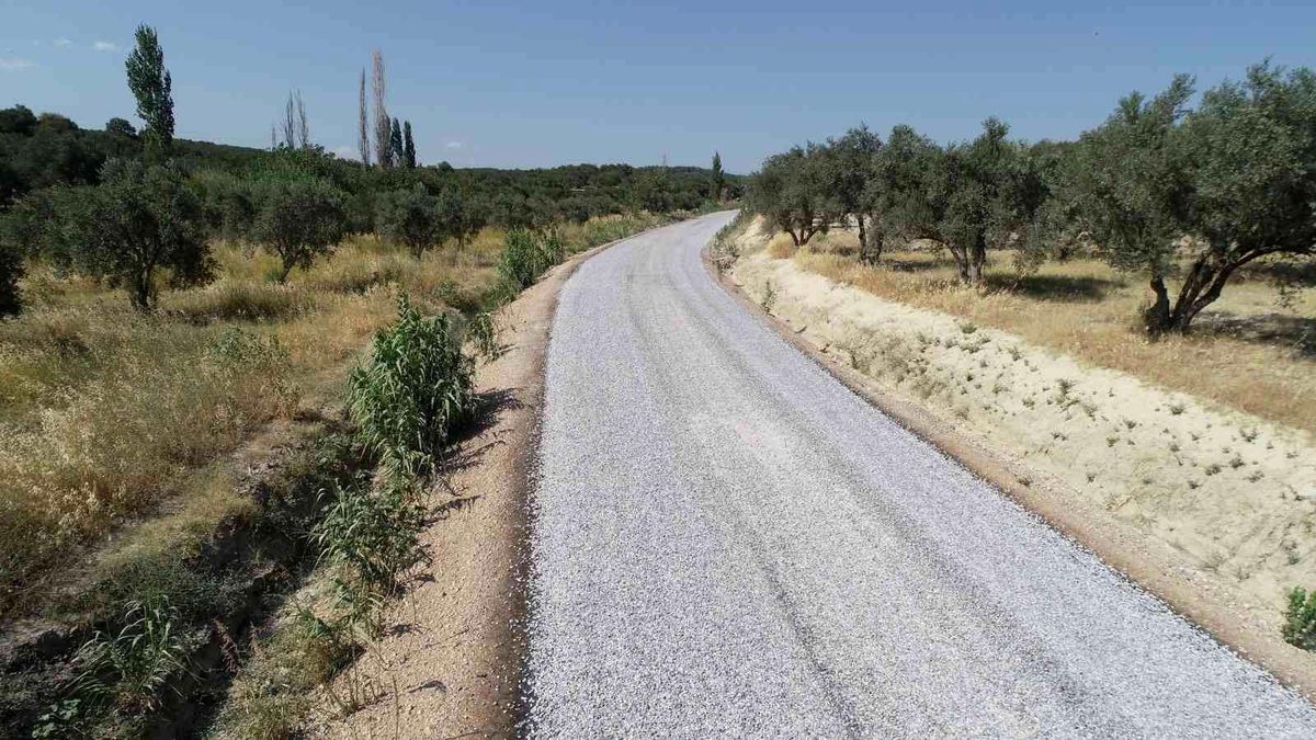 Manisa\'da 320 personel ve 259 araçla yol yapım çalışmaları devam ediyor
