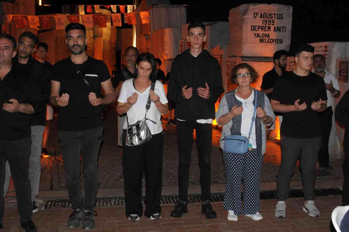 Marmara Depremi\'nde hayatını kaybedenler Yalova\'da anıldı