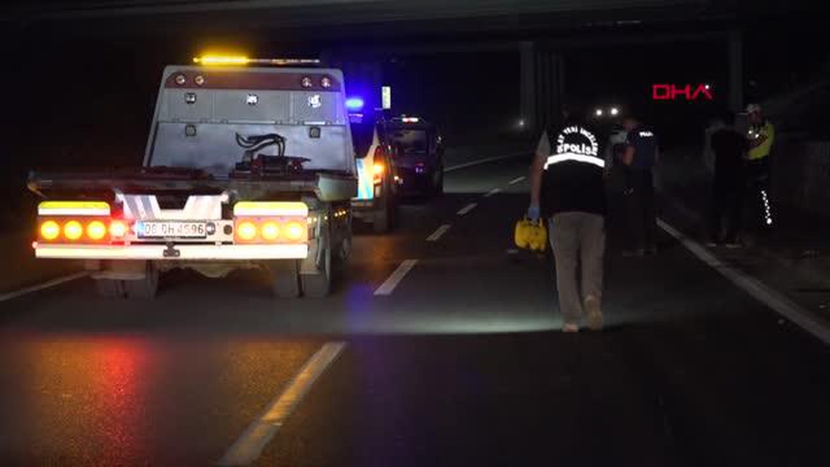 MOTOSİKLETTEN DÜŞEN 2 KİŞİNİN ÜZERİNDEN ARAÇ GEÇTİ; 2 AĞIR YARALI