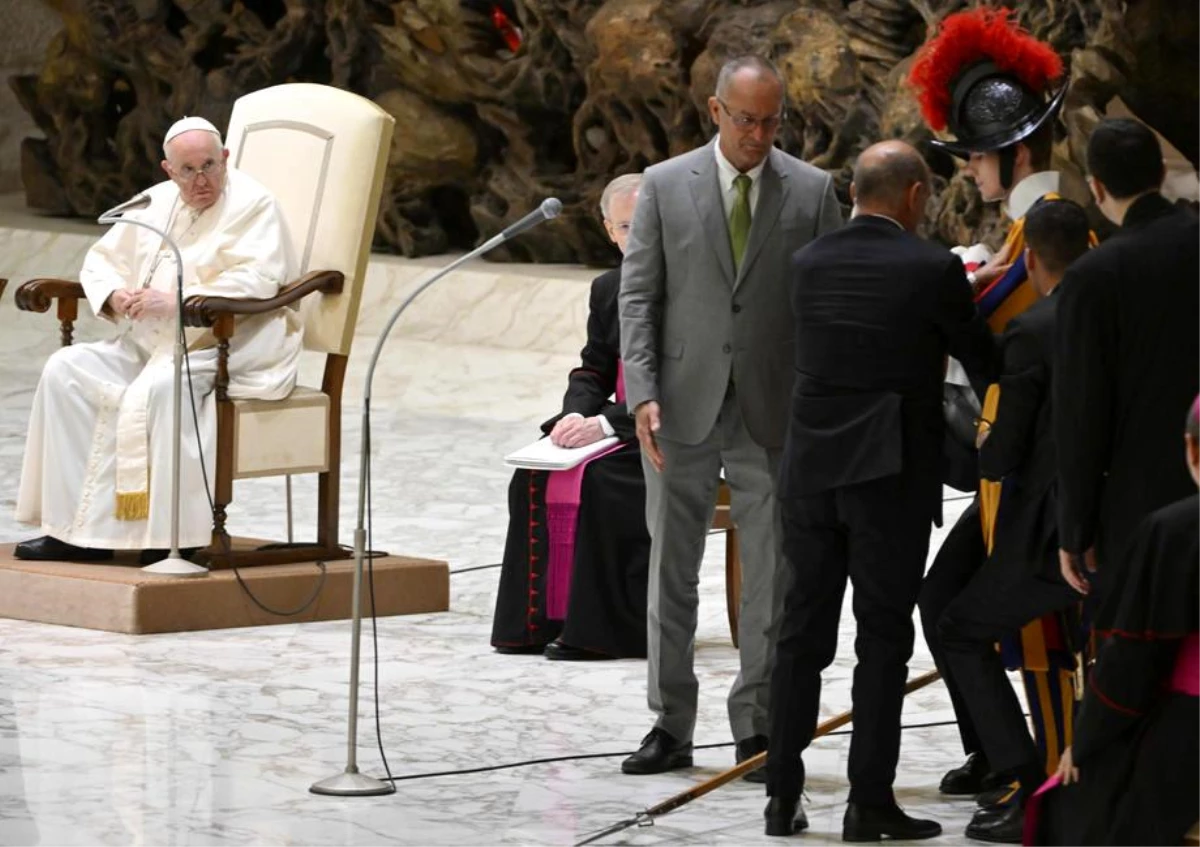 Papa Francis\'i korumakla görevli İsviçreli muhafız bayıldı
