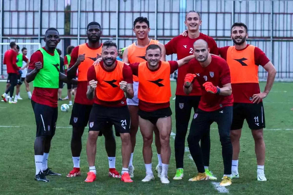 Samsunspor\'da 30 futbolcunun lisansı çıkarıldı