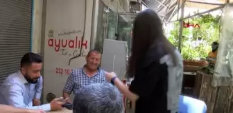 Wushu'da Türkiye derecesi elde eden Nisa ve Eda, tatilde babalarının yanında çaycılık yapıyor