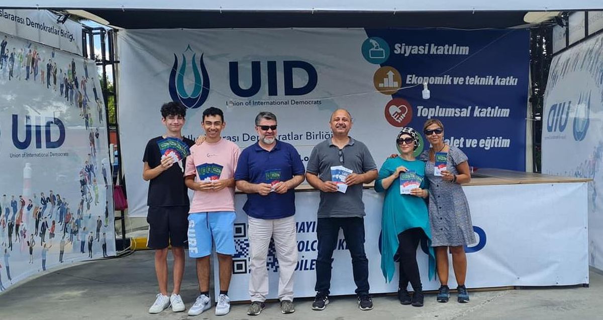 Uluslararası Demokratlar Birliği, Kapıkule\'de gurbetçilere Türkçenin önemini anlattı