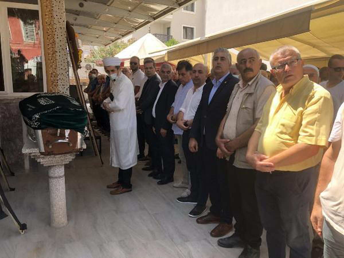 Yeşilçam oyuncusu Rıza Pekkutsal, İzmir\'de toprağa verildi