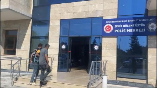 Drift yapıp tartıştığı aracın camlarını yumruklayan kamyonet şoförüne ceza yağdı Drift yapıp tartıştığı aracın camlarını yumruklayan kamyonet şoförüne ceza yağdı
