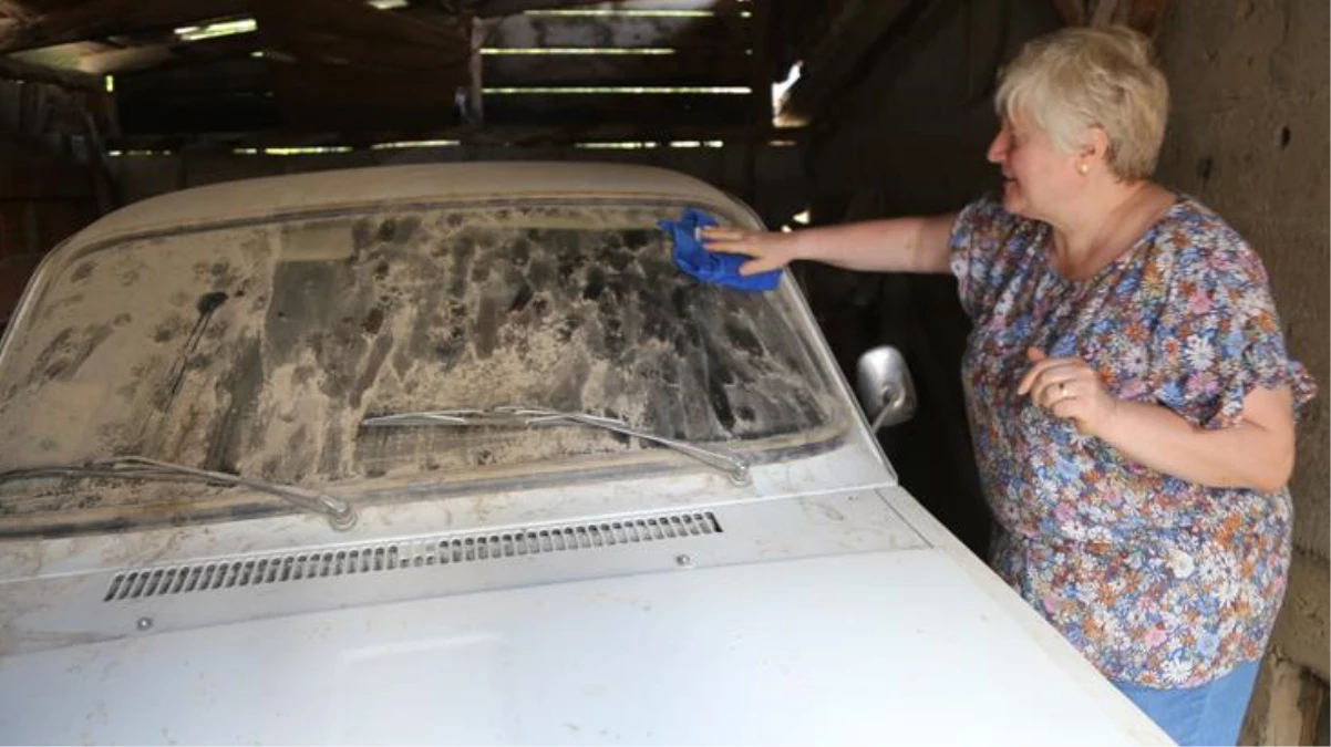 Eşinden hatıra kalan otomobili 36 yıldır garajdan çıkarmadı! Yol yapılmasına bile izin vermedi