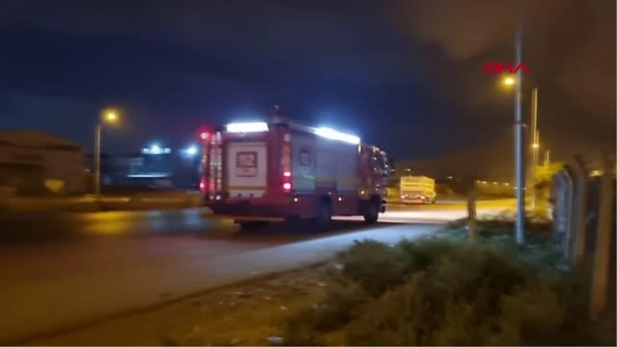 Adana\'da lastik deposunda yangın: 2 yaralı (2)