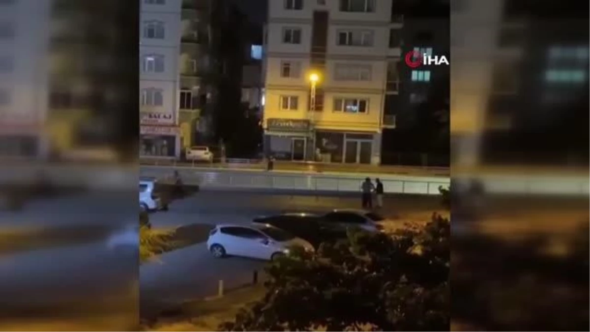 Ankara\'da 2 grup arasındaki kavga kameralara yansıdı