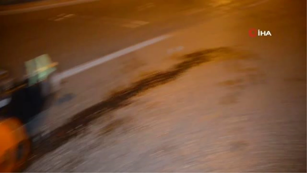 Antalya\'da motosiklet kaza yapan araçlara çarptı: 1 ağır yaralı