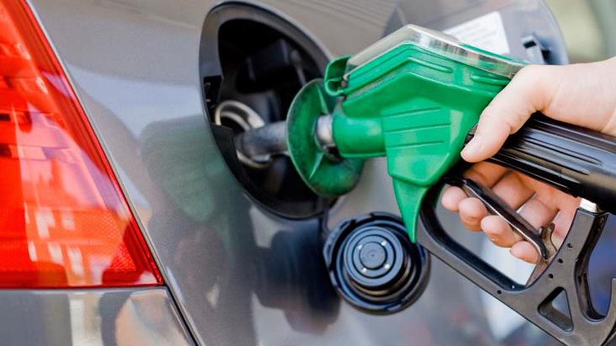 Bu gece yarısından sonra geçerli olacak! Benzine 83 kuruş indirim, motorine ise 77 kuruş zam geldi