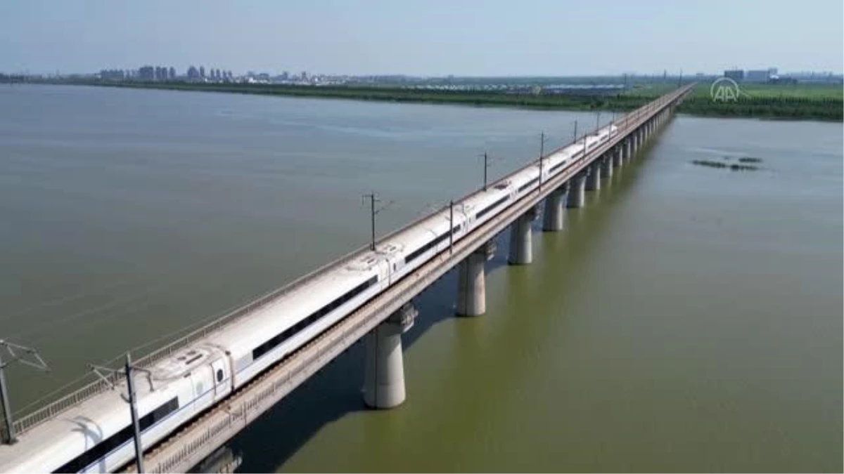 Çin\'deki Tianjin Büyük Köprüsü