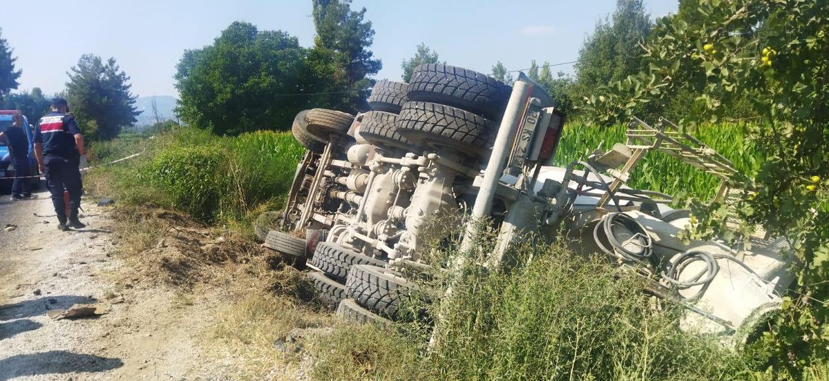 Denizli\'de devrilen beton mikserinin sürücüsü öldü