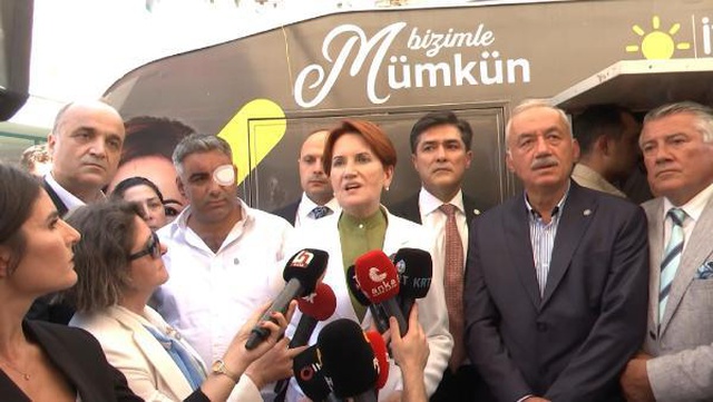 Akşener, bir vatandaşın sözleri karşısında çileden çıktı! Korumalar devreye girince olay büyüdü Akşener, bir vatandaşın sözleri karşısında çileden çıktı! Korumalar devreye girince olay büyüdü
