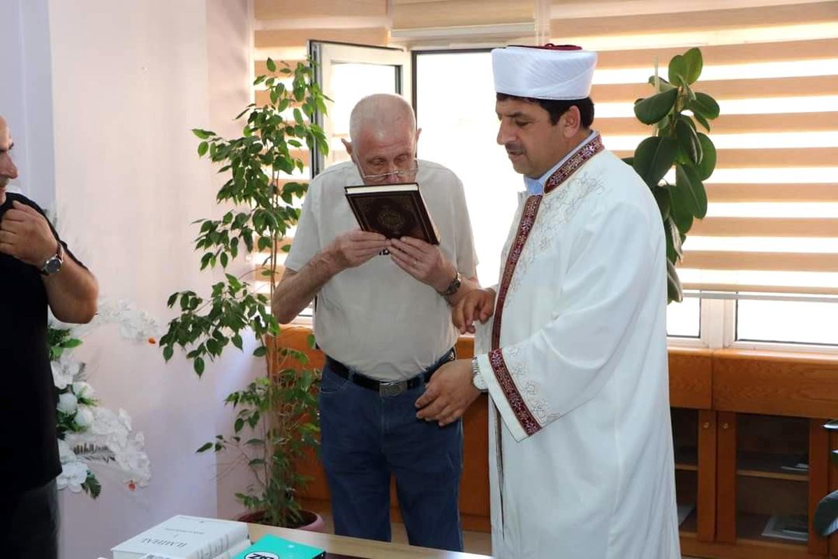 Fransalı Emile Müslüman oldu