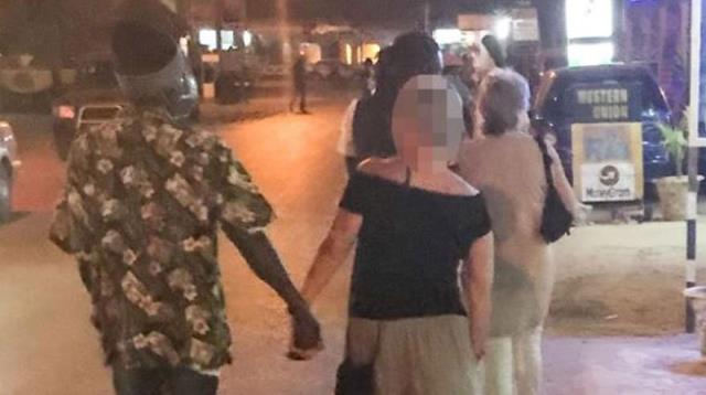 Gambia ile İngiltere arasında 'yaşlı kadın turist' krizi: Lütfen cinsel ilişki için ülkemize gelmesinler Gambia ile İngiltere arasında 'yaşlı kadın turist' krizi: Lütfen cinsel ilişki için ülkemize gelmesinler