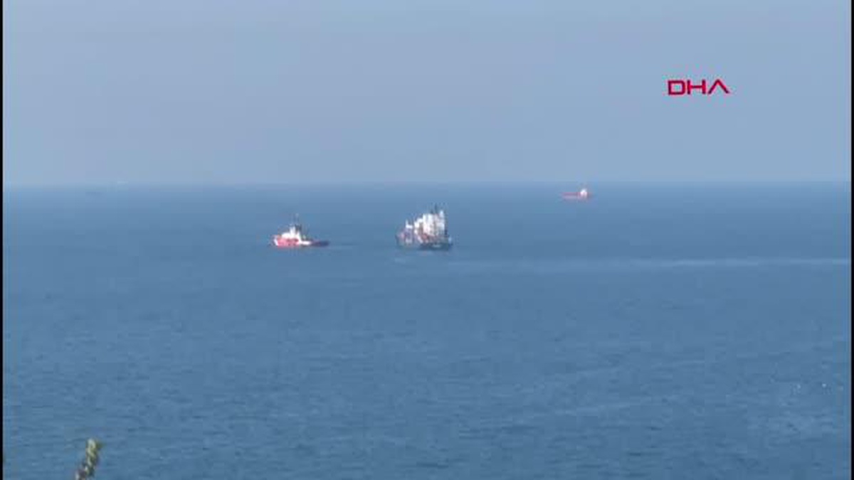 İSTANBUL BOĞAZ\'INDA GEMİ ARIZASI, KURTARMA EKİPLERİ SEVK EDİLDİ
