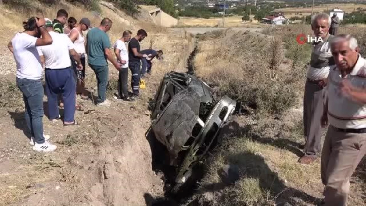 Elazığ\'da trafik kazası: Ekipler sıkışan yaralı için seferber oldu