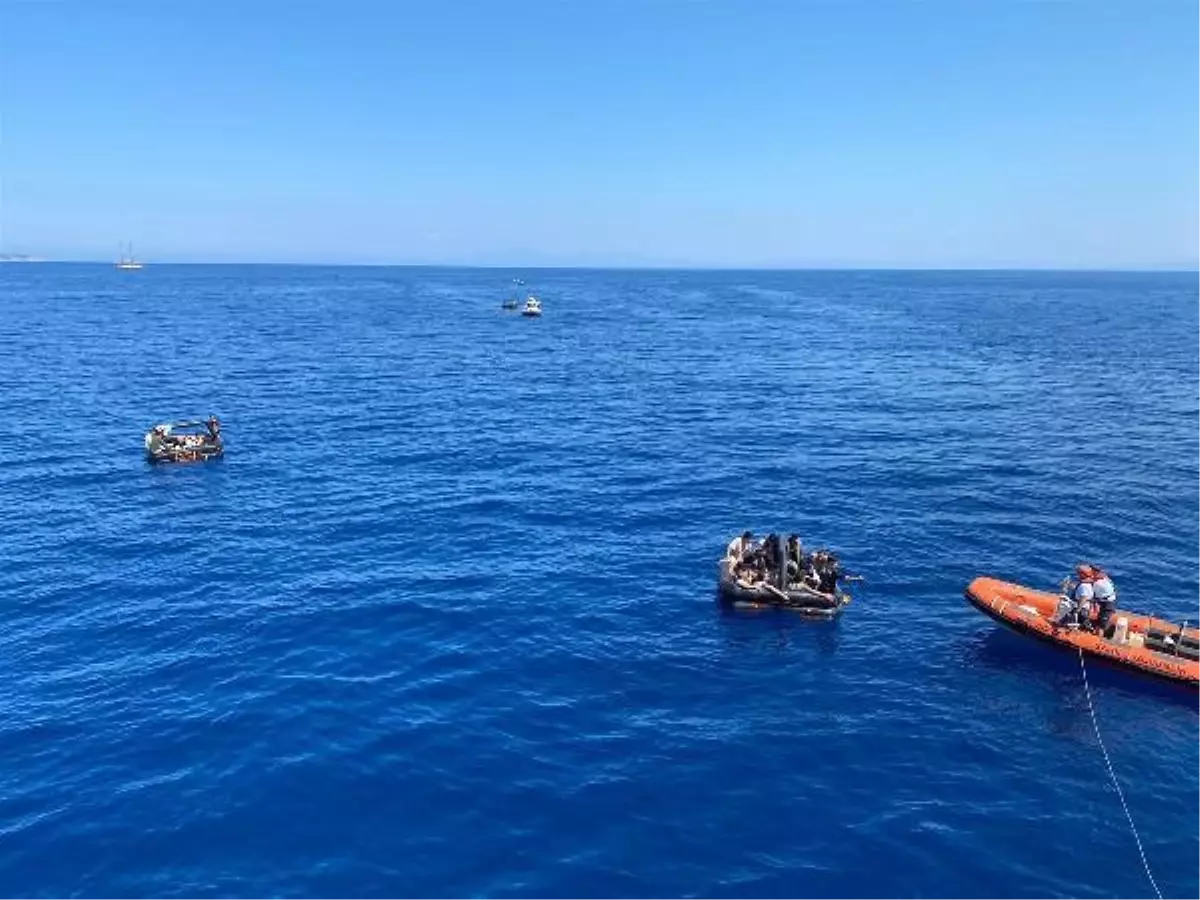 Yunan yine yaptı! Kuşadası açıklarında yüzlerce düzensiz göçmen kurtarıldı
