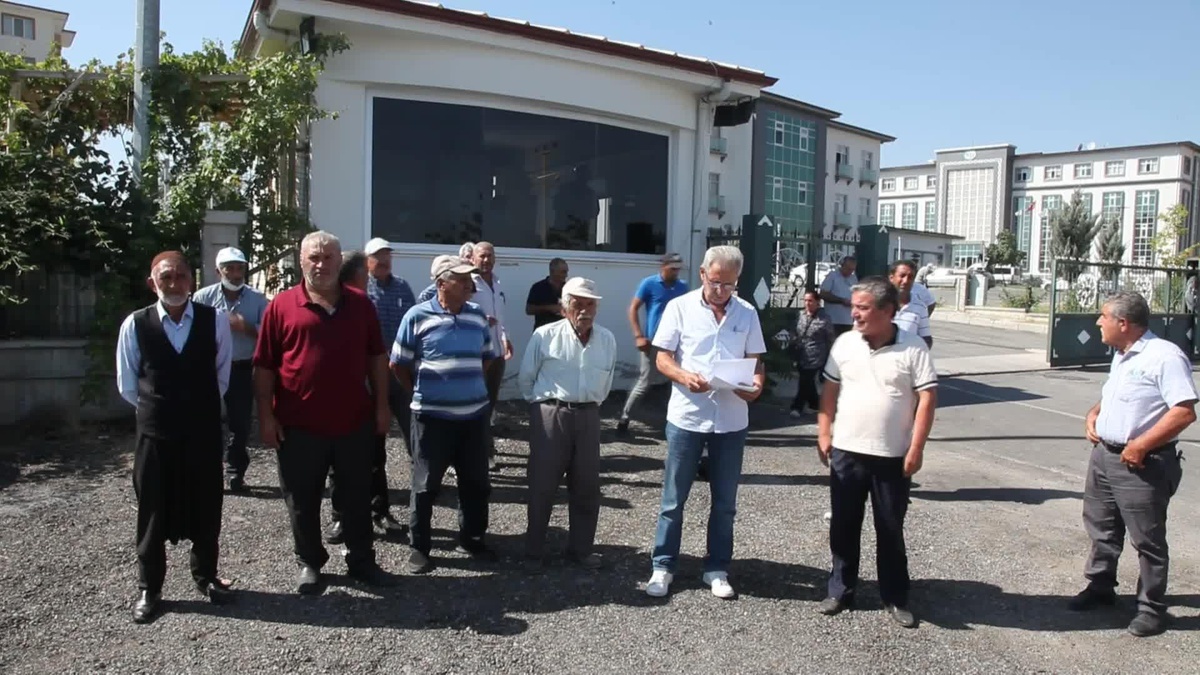 Malatya\'da Çiftçiler, Sulama Suyu Fiyatına Yapılan Zammı Protesto Etti: "Hayvancılık Zaten Öldü, Tarımı da Öldürdüler, Ellerine Sağlık"