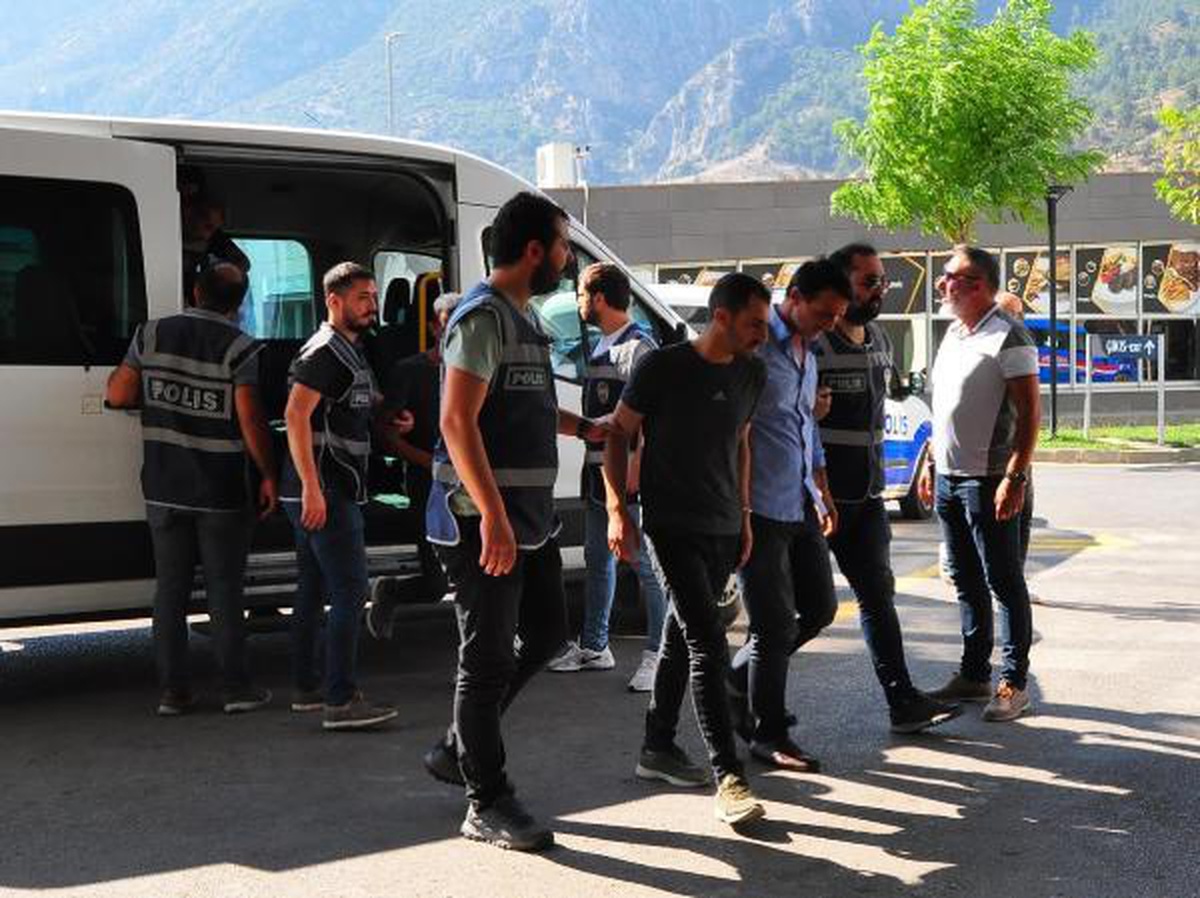 Manisa\'da terör propagandası yaptıkları ileri sürülen 13 şüpheli adliyede