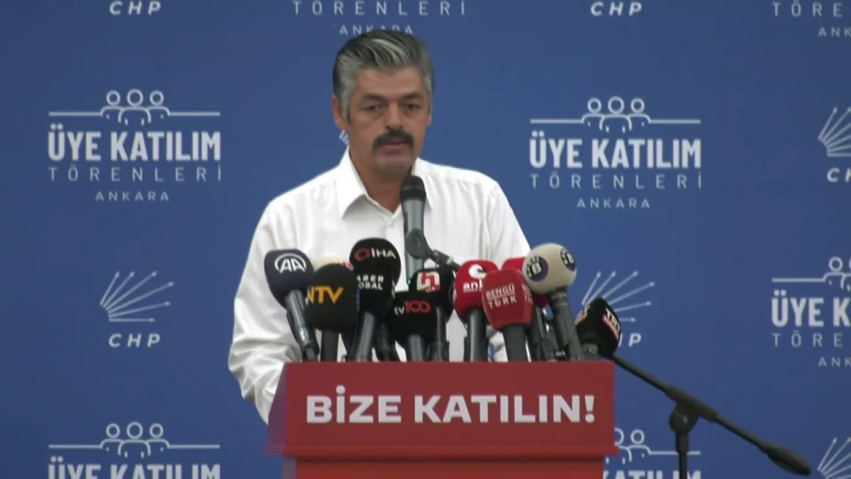 MHP\'den İstifa Etti, CHP\'ye Katıldı... Hilmi Aslan: "Genel Başkanım, Biz Sizinle Yürümeye Varız; Ben MHP\'de Üyeyim, Bugün de İstifamı Sunmaya Geldim"