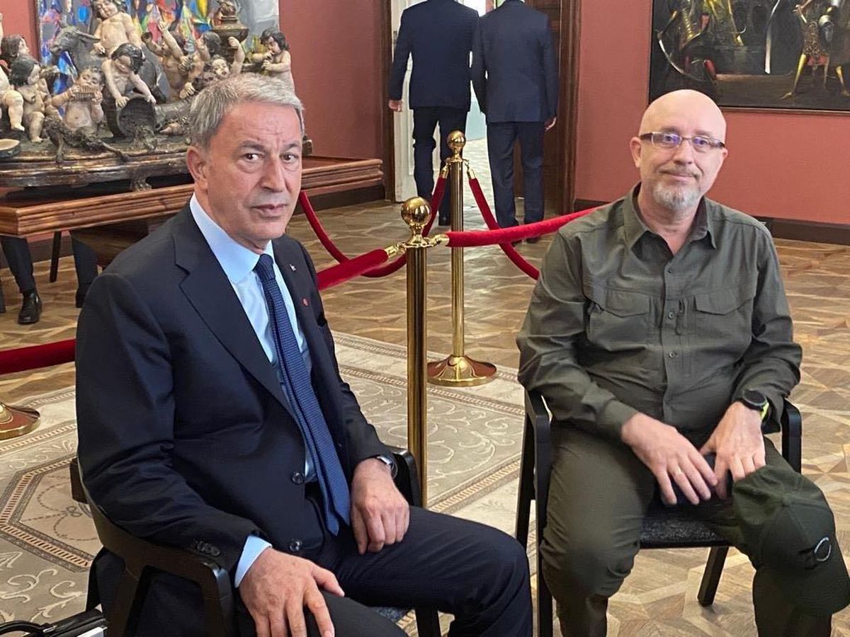 Bakan Akar, Lviv\'de Ukraynalı mevkidaşı Reznikov ile görüştü