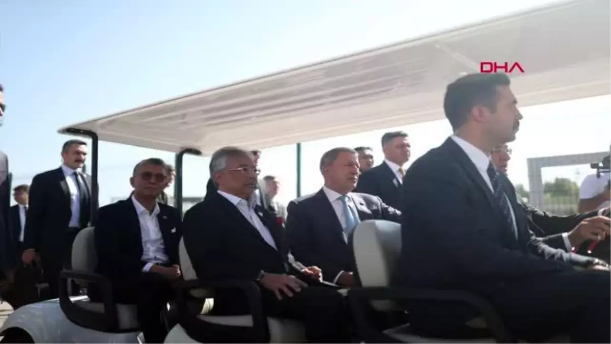 Milli Savunma Bakanı Hulusi Akar ve Malezya Kralı Sultan Abdullah Şah, Fnss\'in Üretim Tesisleri\'ni ziyaret ederek incelemelerde bulundu